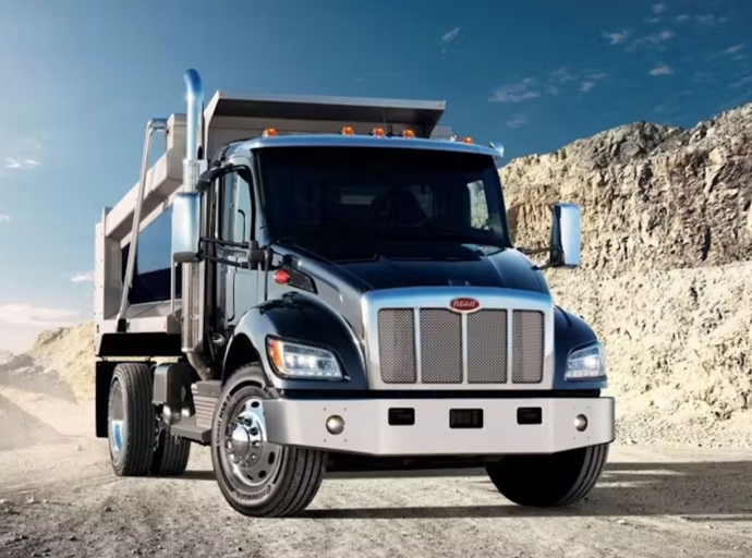 Peterbilt offre de nouveaux phares pour camions de poids moyen